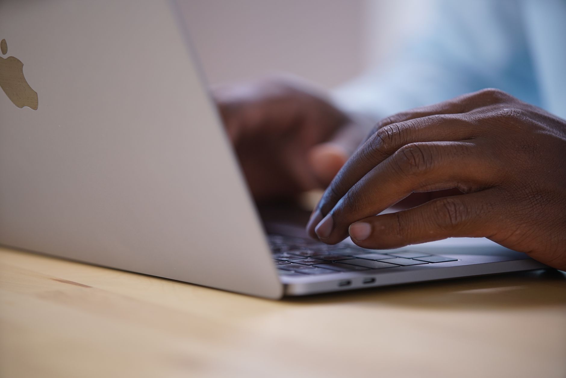 Digitális örökségvédelem: Így archiváld és mentsd meg az online közösségi életedet, mielőtt a platformok végleg törölnék a profilodat