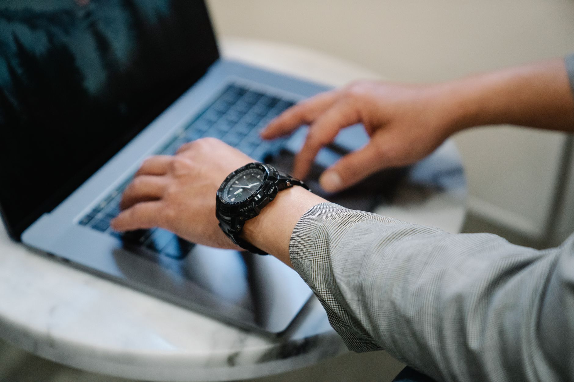 Digitális őslénykutatás: Hogyan töltsd le és futtasd a 90-es évek elveszett, már nem támogatott szoftvereit biztonságosan?